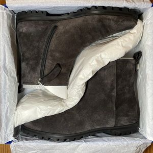 S.W Fall suede booties with size zip